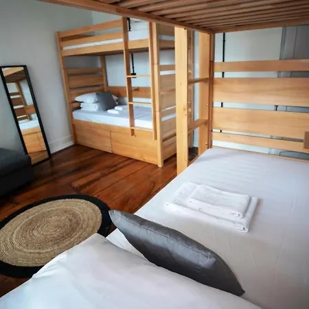 Door 21 - & * Bragança