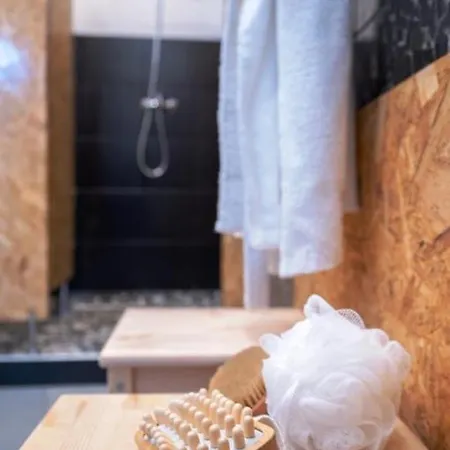 Door 21 - & Vandrarhem *