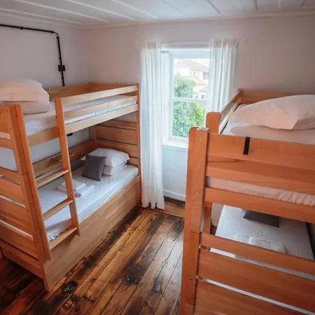 Door 21 - & * Bragança