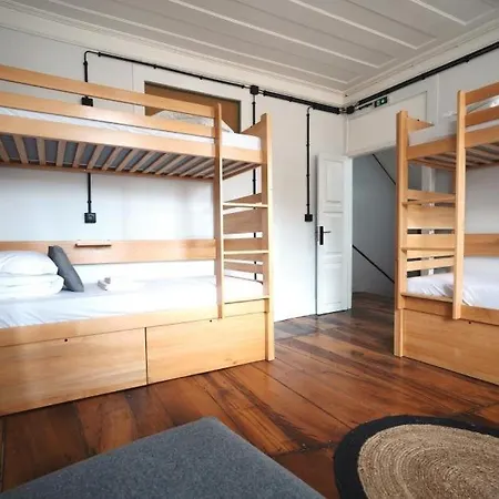 Door 21 - & Hostel Braganca