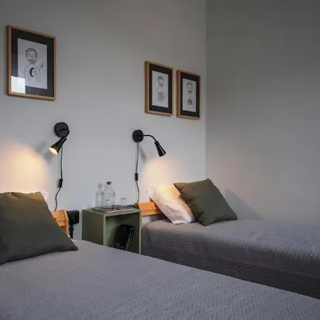 Door 21 - & * Bragança