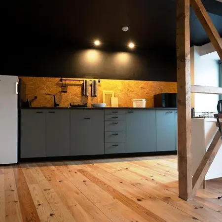 Door 21 - & Vandrarhem