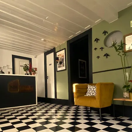 Vandrarhem Door 21 - & *