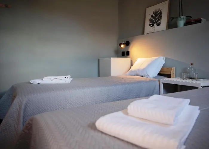 Door 21 - & אכסניה *