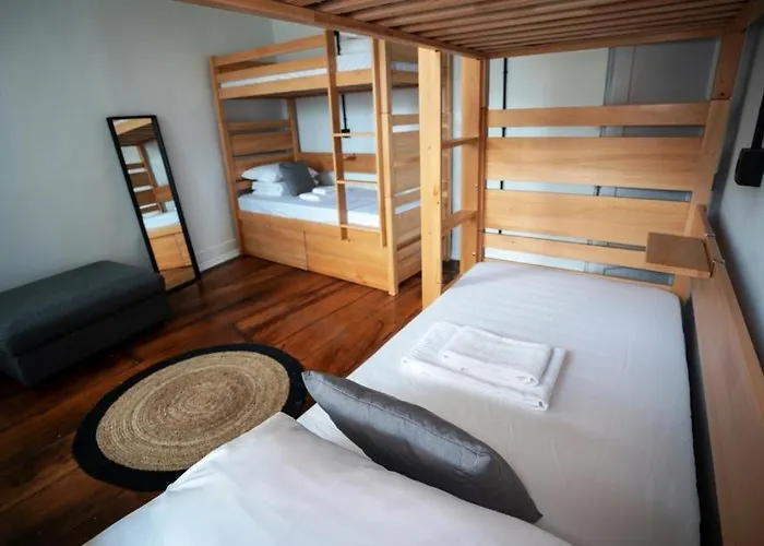 Door 21 - & * Bragança