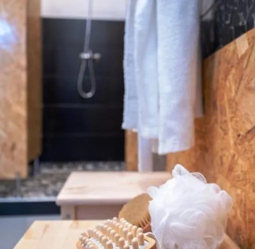 Door 21 - & אכסניה *