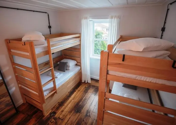 Door 21 - & * Bragança