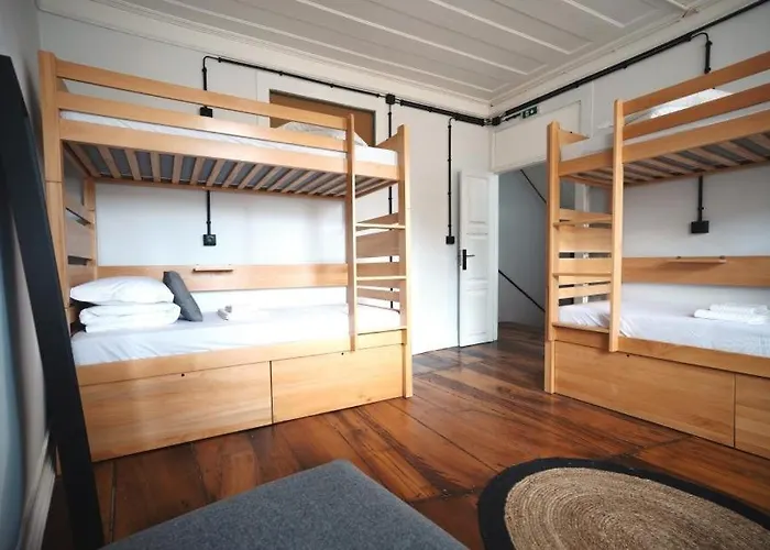 Door 21 - & Albergue Bragança