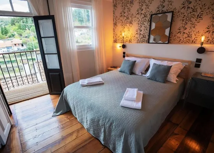 Albergue Door 21 - & *