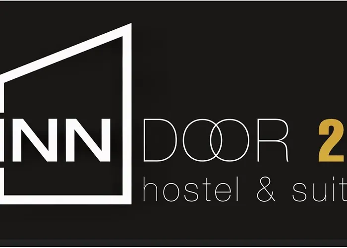 Albergue Door 21 - & *