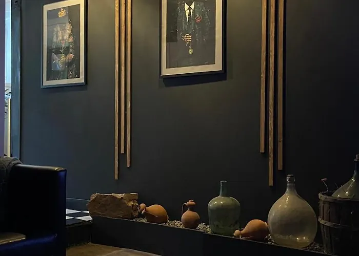 Albergue Door 21 - &